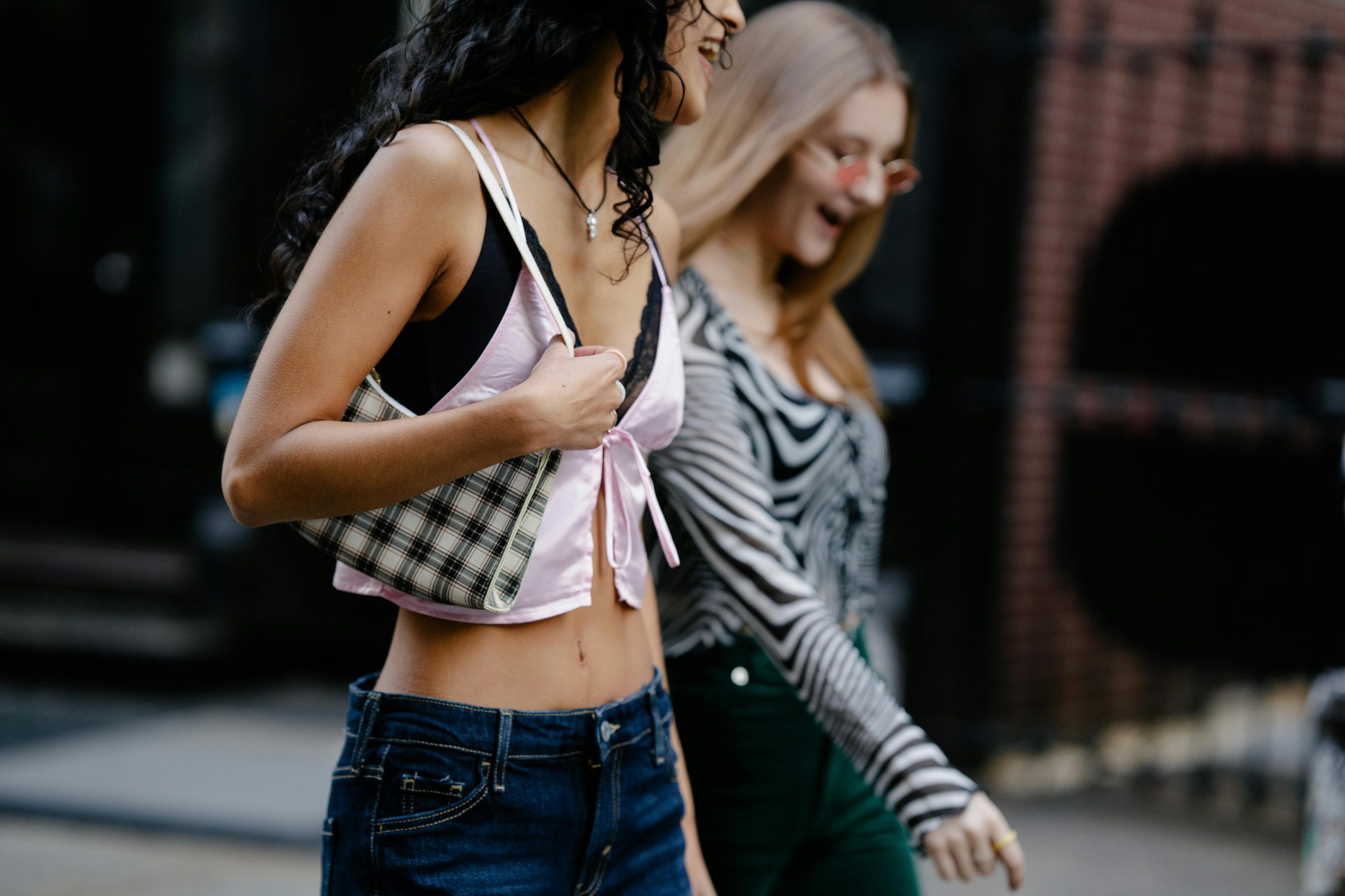 Why Utility Vests Are Dominating Contemporary Urban Streetwear Trends