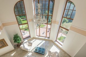 How To Incorporate Vintage Pieces Into Modern Daily Outfits